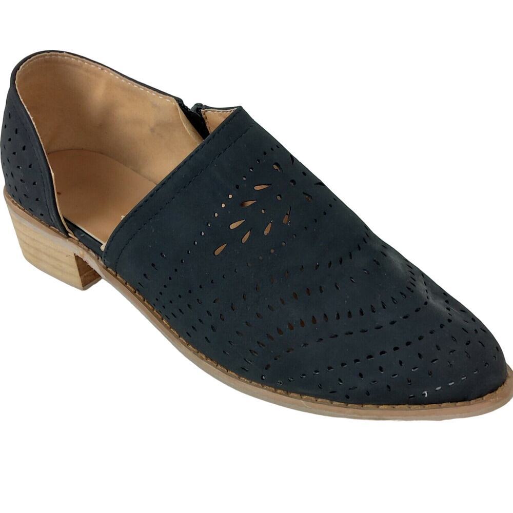 Sz 40 Open Side Faux Leather Black Laser Cut Out Detail Side Zip Low Heel Fall